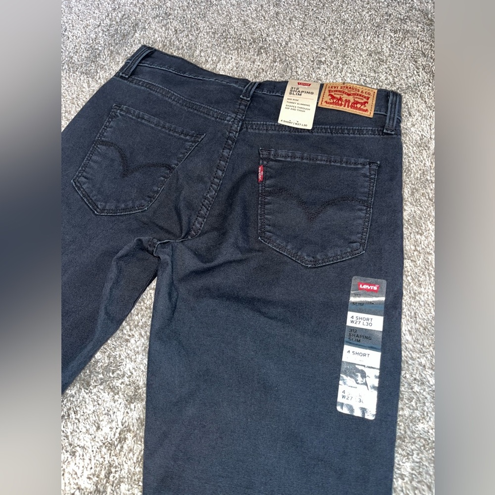 NWT Women’s Levi’s 312 Shaping Slim Jeans